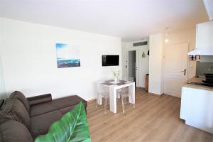 Appartement climatisé bord de mer Palm beach avec grande terrasse