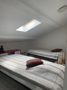Appartement climatisé centre-ville de narbonne dans comble 4 couchages