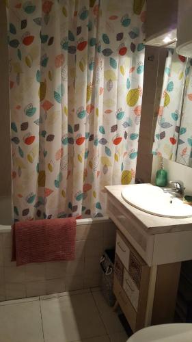 APPARTEMENT CLIMATISÉ MEUBLÉ - 4 PERSONNES - PLACE PARKING PRIVATIVE
