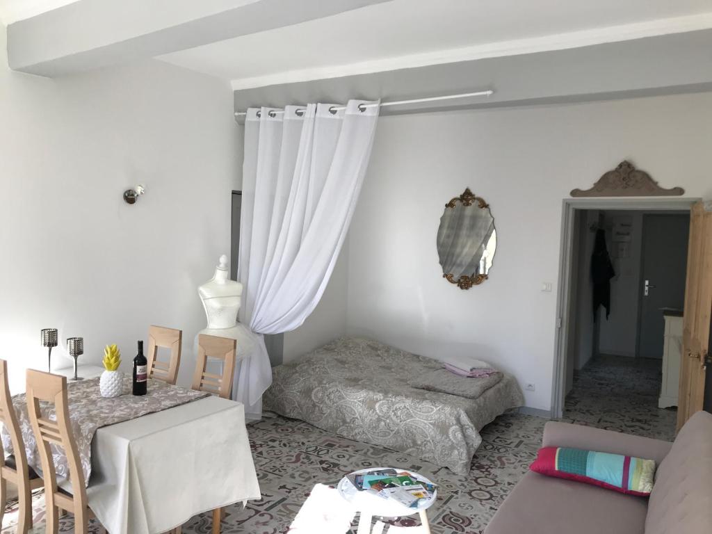 Appartement Coeur d'Avignon 4 rue de mons place de l horloge, 84000 Avignon
