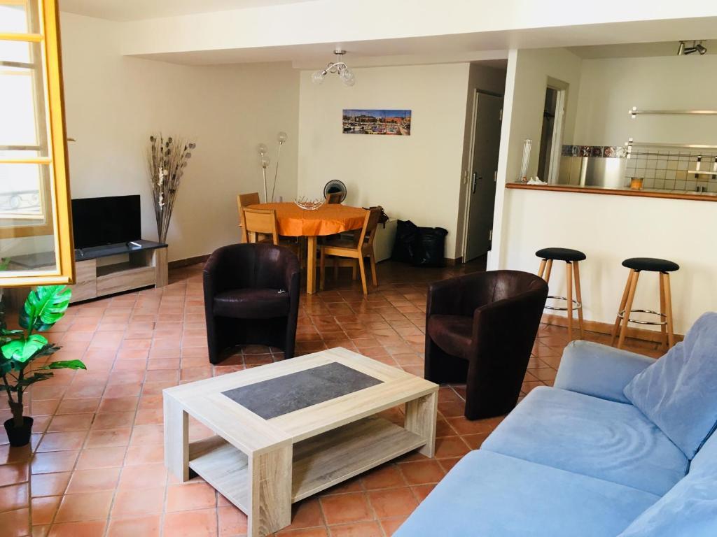 Appartement coeur du vieux Nice 12 Rue Mascoinat, 06300 Nice