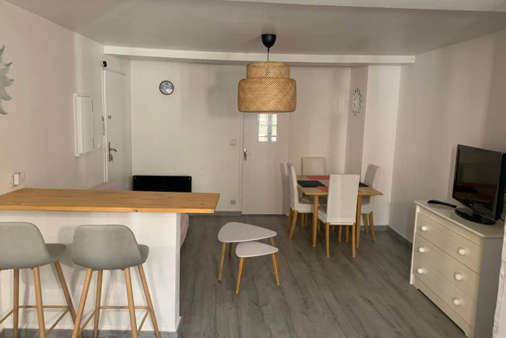 Appartement complet, hyper centre d’Auxerre. 48 Rue Joubert, 89000 Auxerre