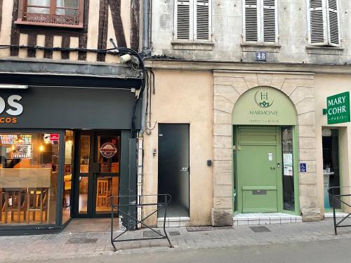 Appartement complet, hyper centre d’Auxerre.