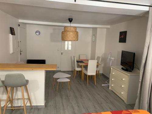 Appartement complet, hyper centre d’Auxerre.