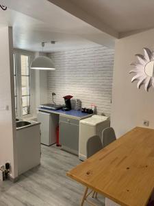 Appartement complet, hyper centre d’Auxerre.