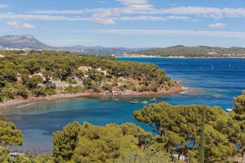 Appartement confortable dans une villa familiale à quelques pas de la plage et des sentiers de randonnee