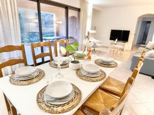 Appartement confortable dans une villa familiale à quelques pas de la plage et des sentiers de randonnee