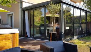 Appartement Appartement contemporain jardin & jacuzzi 15 Rue Jacques Cartier 78960 Voisins-le-Bretonneux Île-de-France