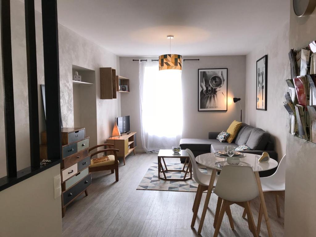 Appartement Appartement Contemporain Pont Vieux Appartement num 4 étage 2 11 Square Gambetta 11000 Carcassonne