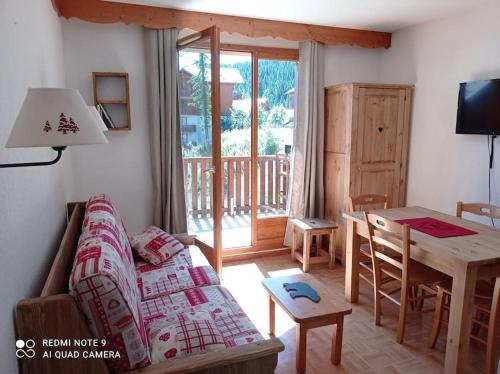 APPARTEMENT COSY 5 PERSONNES PRES DES PISTES