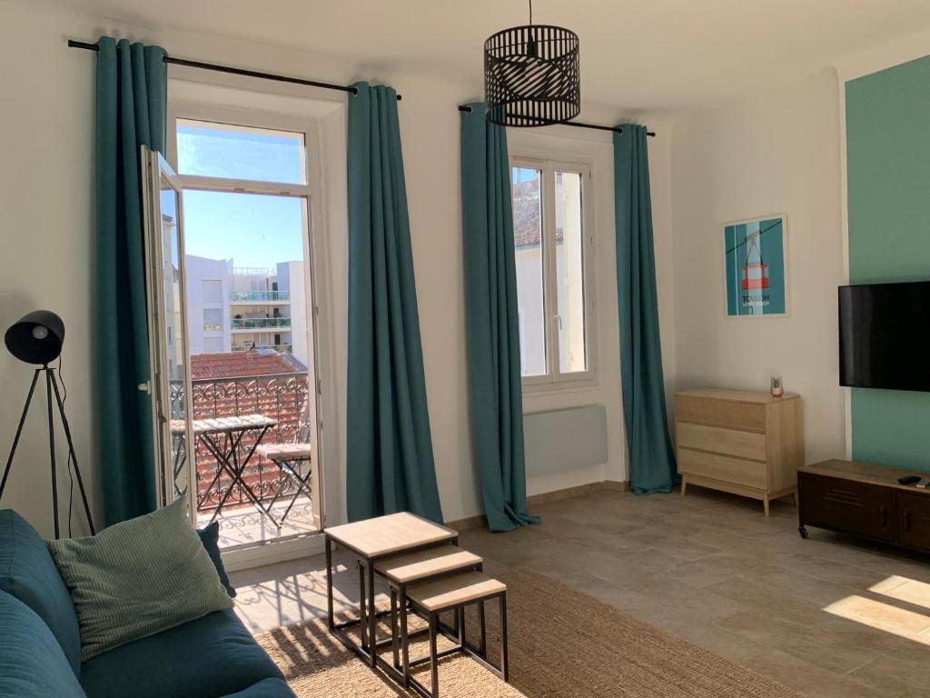 Appartement Cosy 55 m2 avec Balcon proche Centre Historique 3 eme étage 7 Avenue Emile Barla, 83000 Toulon