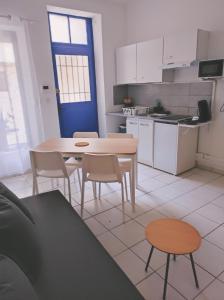 Appartement Appartement Cosy en centre centre-ville . . . 16 Rue Emile Jamais 30900 Nîmes Languedoc-Roussillon