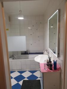 Appartement Cosy entre Tour-Eiffel et Champs Elysee