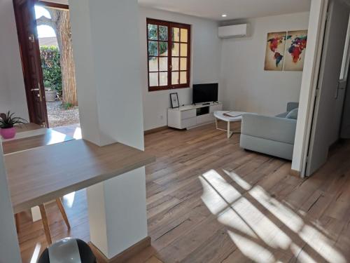 Appartement cosy, rénové, avec jardin privatif.