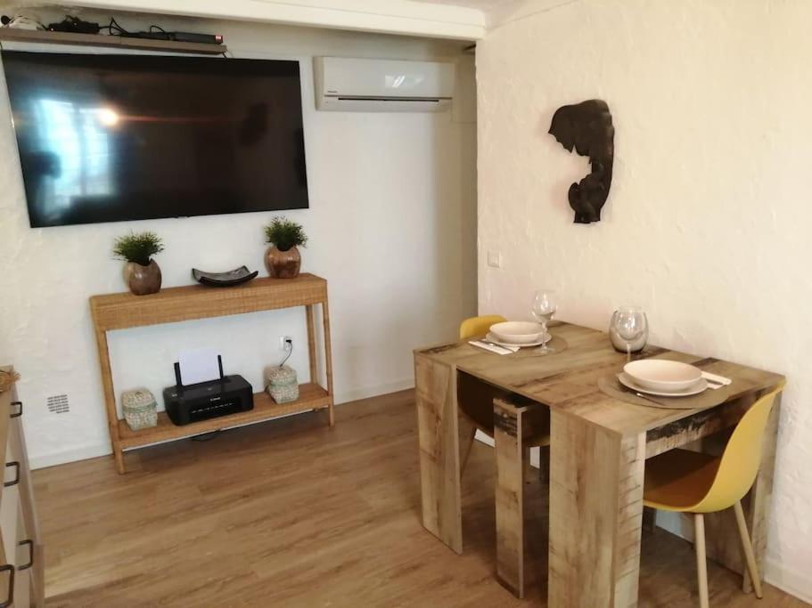 appartement cosy situé à 2mn de la plage à pied climatise 15 Rue Baron de Brès, 06230 Villefranche-sur-Mer