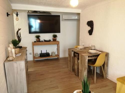appartement cosy situé à 2mn de la plage à pied climatise