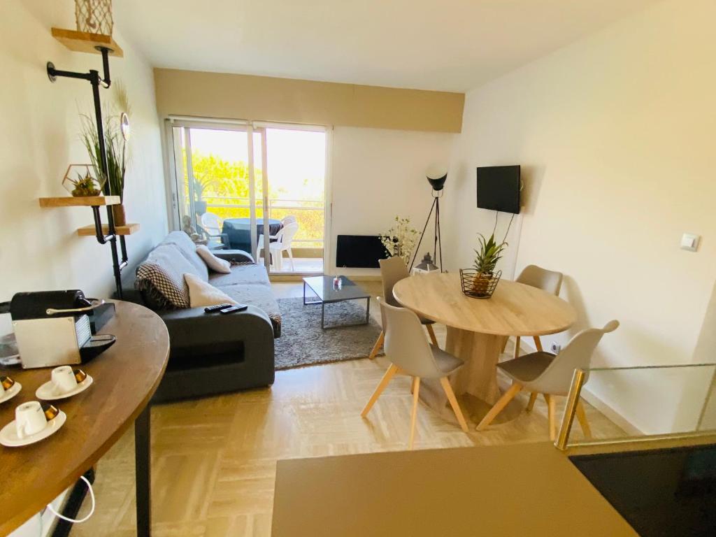 Appartement côte d’Azur Plage - piscine - tennis 47 Avenue Max Chaminadas, 06270 Villeneuve-Loubet