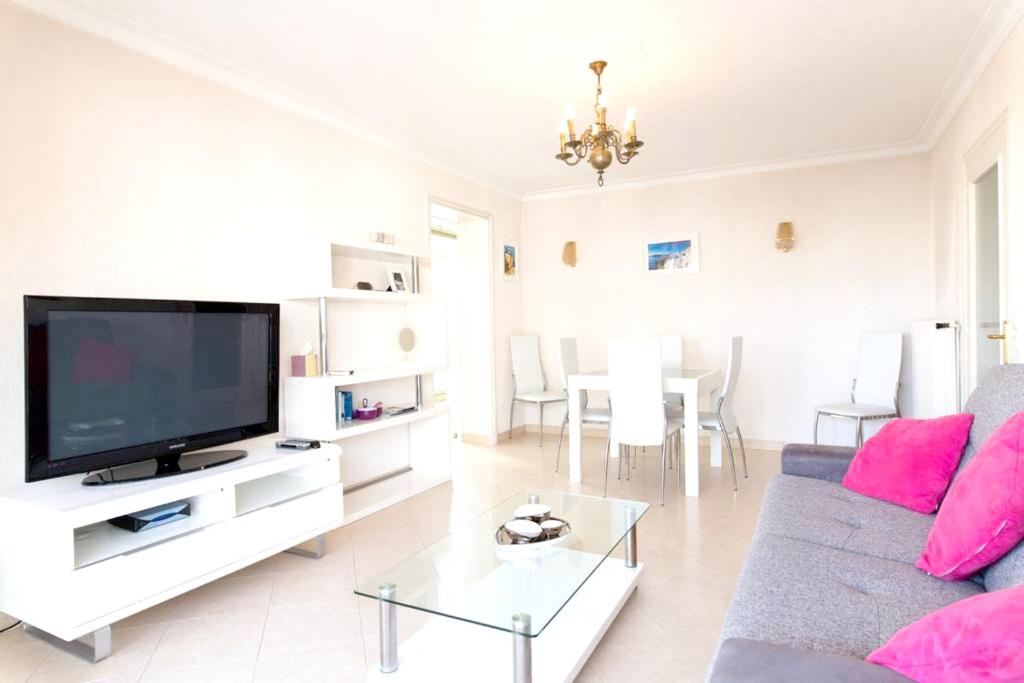 Appartement d'une chambre a Cannes a 250 m de la plage avec vue sur la ville balcon amenage et wifi 2 Rue du Général Ferrié, 06400 Cannes