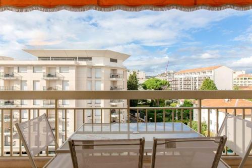 Appartement d'une chambre a Cannes a 250 m de la plage avec vue sur la ville balcon amenage et wifi