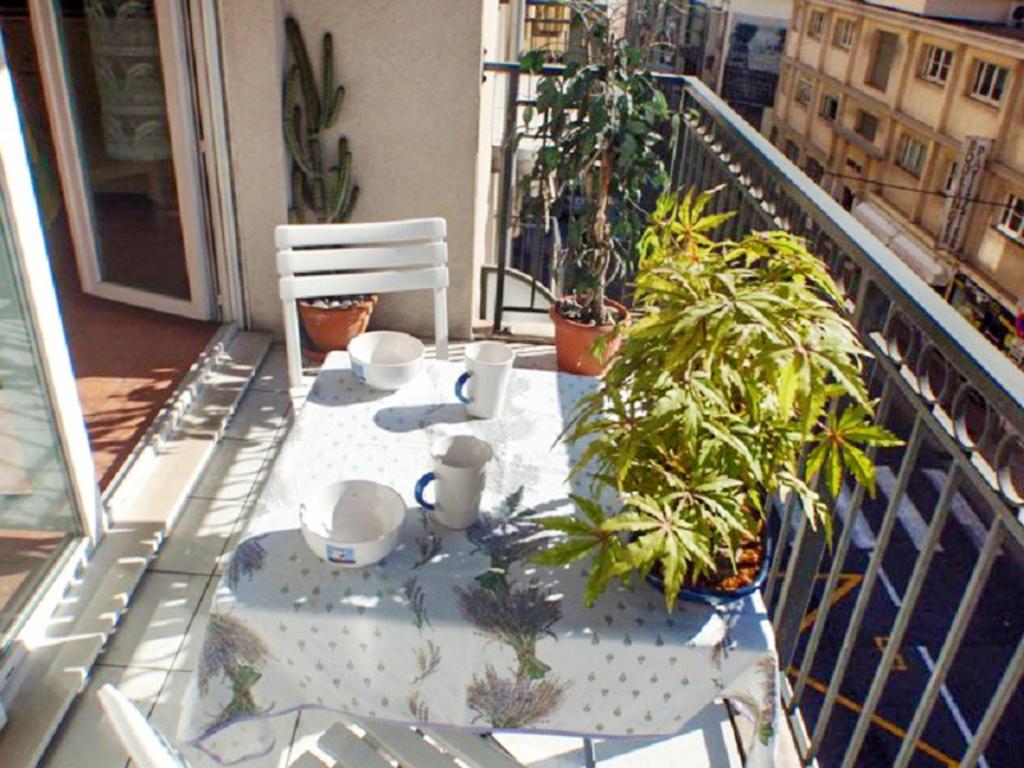 Appartement d'une chambre a Cannes a 300 m de la plage avec vue sur la ville balcon et wifi 54 rue Georges Clemenceau, 06400 Cannes