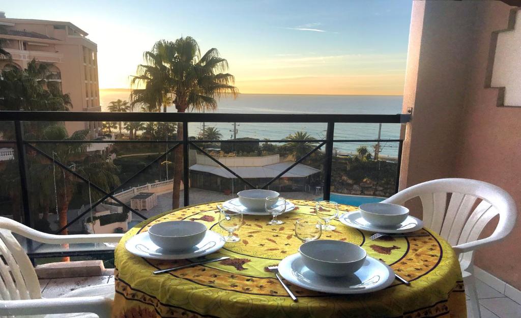 Appartement Appartement d'une chambre a Cannes a 50 m de la plage avec vue sur la mer piscine partagee et terrasse amenagee 6 Rue de la Verrerie Provence-Alpes-Côte d'Azur, Alpes-Maritimes 06150 Cannes