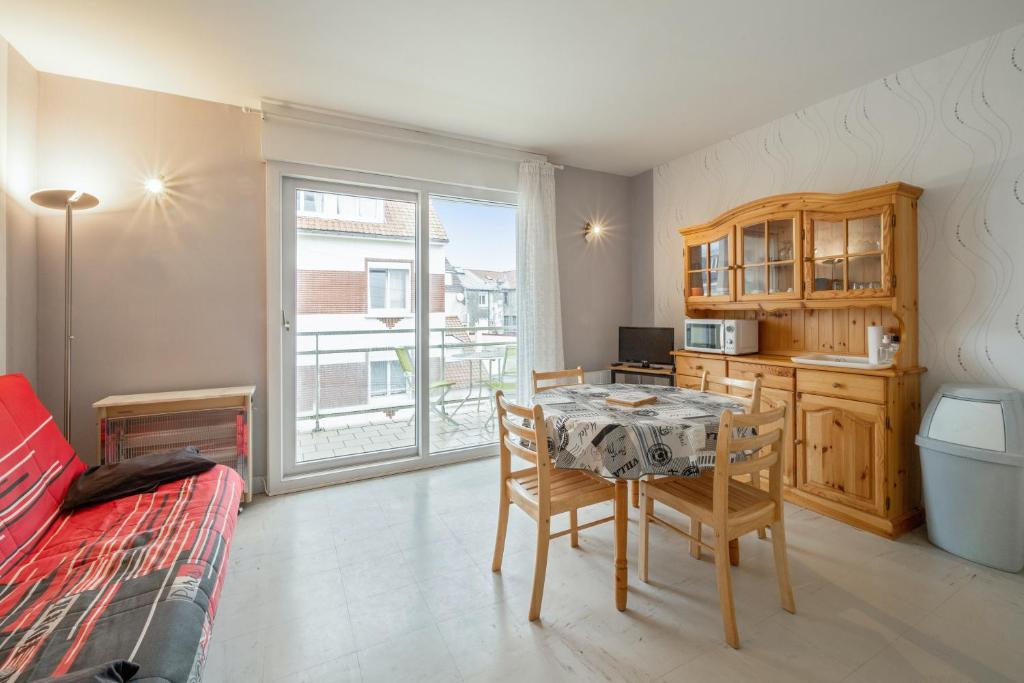 Appartement Appartement d'une chambre a Fort Mahon Plage a 50 m de la plage avec terrasse amenagee 157 Rue de Paris 80120 Fort-Mahon-Plage