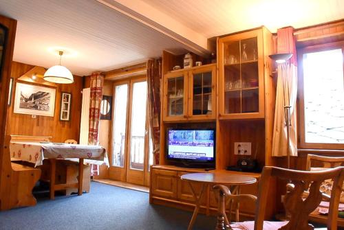 Appartement d'une chambre a Val d'Isere a 10 m des pistes avec vue sur la ville et wifi