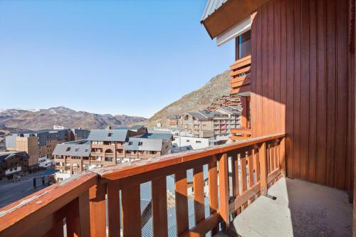 Appartement d'une chambre a Val Thorens a 20 m des pistes avec vue sur la ville et balcon