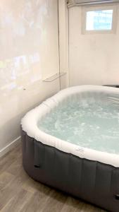 Appartement d'une chambre avec jacuzzi terrasse et wifi a La Colle sur Loup a 7 km de la plage