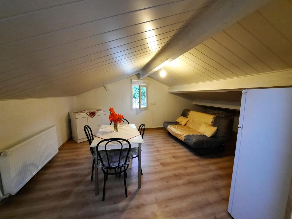 Appartement d'une chambre avec jardin a Le Puy en Velay 34 Chemin de Gendriac Auvergne-Rhône-Alpes, Haute-Loire, 43000 Le Puy-en-Velay