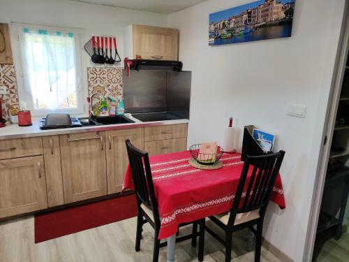 Appartement d'une chambre avec jardin clos et wifi a Toulon a 7 km de la plage