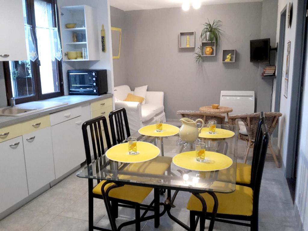 Appartement d'une chambre avec jardin clos et wifi a Villeneuve Septfonds, 12260 Villeneuve-dʼAveyron