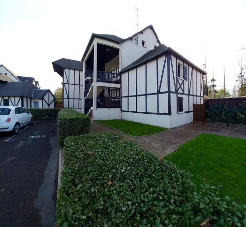 Appartement d'une chambre avec piscine partagee et balcon amenage a Cabourg a 3 km de la plagea