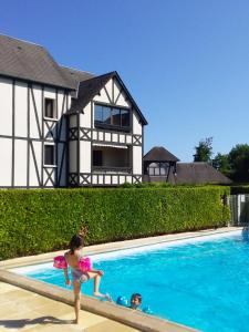 Appartement d'une chambre avec piscine partagee et balcon amenage a Cabourg a 3 km de la plagea