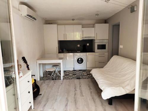 Appartement d'une chambre avec piscine partagee et jardin clos a Cavalaire sur Mer a 1 km de la plage