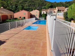 Appartement d'une chambre avec piscine partagee et jardin clos a Cavalaire sur Mer a 1 km de la plage