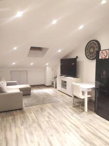 Appartement d'une chambre avec piscine privee jacuzzi et terrasse a Aiguillon