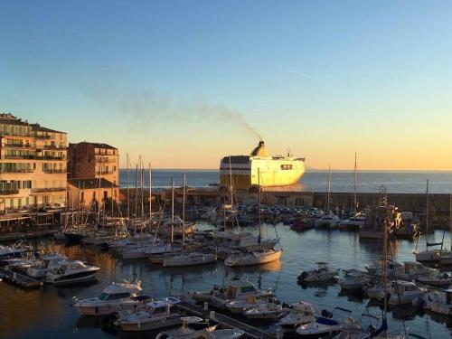 Appartement d'une chambre avec vue sur la mer balcon amenage et wifi a Bastia a 3 km de la plage