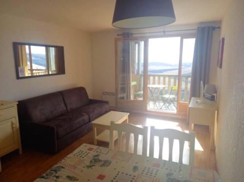 Appartement d'une chambre avec vue sur le lac balcon amenage et wifi a Besse et Saint Anastaise a 1 km des pistes