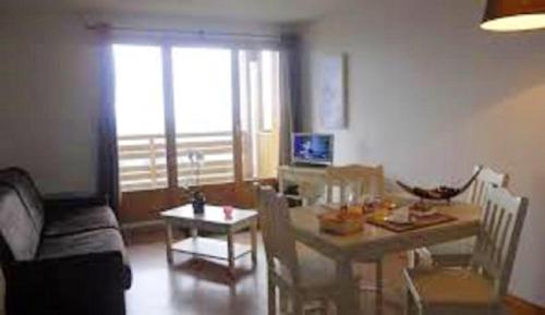 Appartement d'une chambre avec vue sur le lac balcon amenage et wifi a Besse et Saint Anastaise a 1 km des pistes