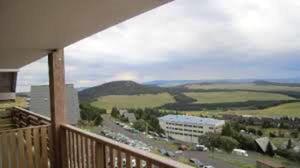 Appartement d'une chambre avec vue sur le lac balcon amenage et wifi a Besse et Saint Anastaise a 1 km des pistes