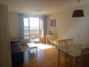 Appartement d'une chambre avec vue sur le lac balcon amenage et wifi a Besse et Saint Anastaise a 1 km des pistes