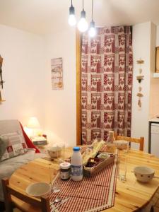 Appartement d'une chambre avec vue sur le lac et wifi a Les Angles a 1 km des pistes