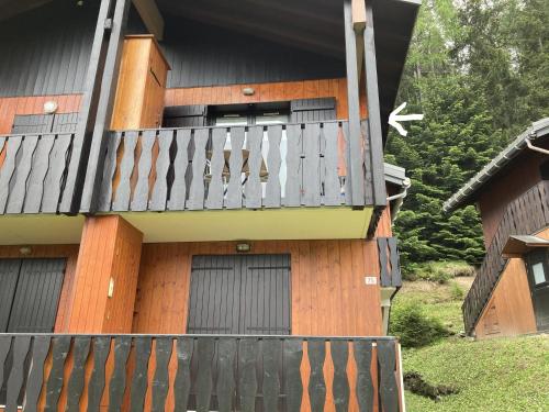 Appartement dans chalet typiquement savoyard au pied des pistes