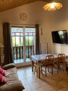 Appartement dans chalet typiquement savoyard au pied des pistes