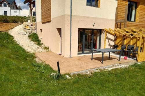Appartement dans maison, à proximité du village