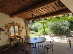 Appartement Appartement dans Mas Provencal 852A Avenue Felipe Delavouet 13450 Grans Provence-Alpes-Côte d\'Azur