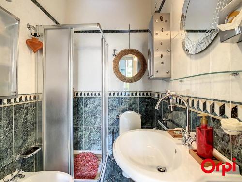 Appartement dans villa classée avec piscine
