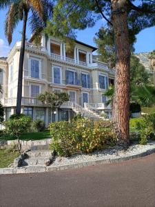 Appartement dans villa classée avec piscine