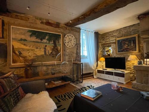 Appartement de 1634 avec balcon au sud sur jardin en plein cœur historique